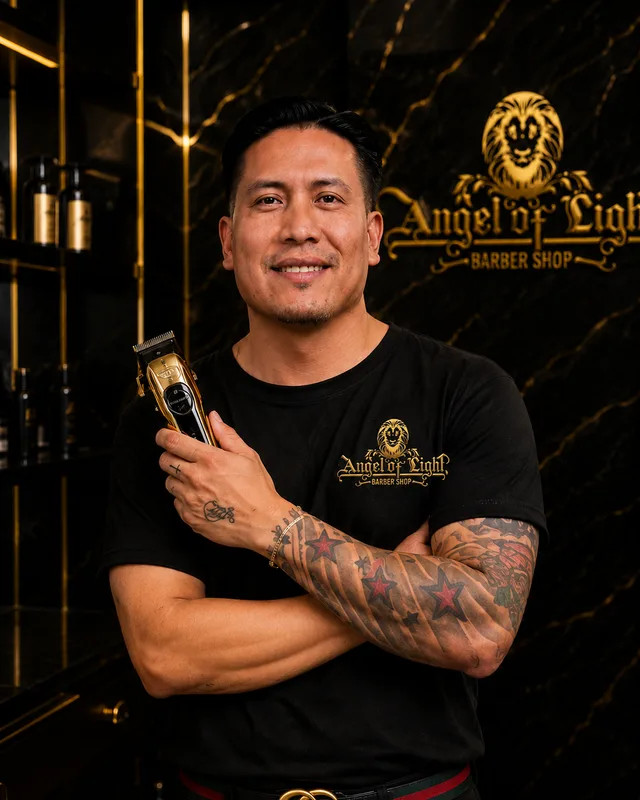 Roberto Flores, barbero de Ángel of Light